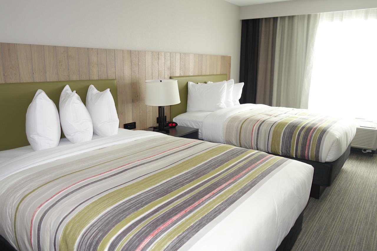 Country & By Radisson, Lawrence, Ks