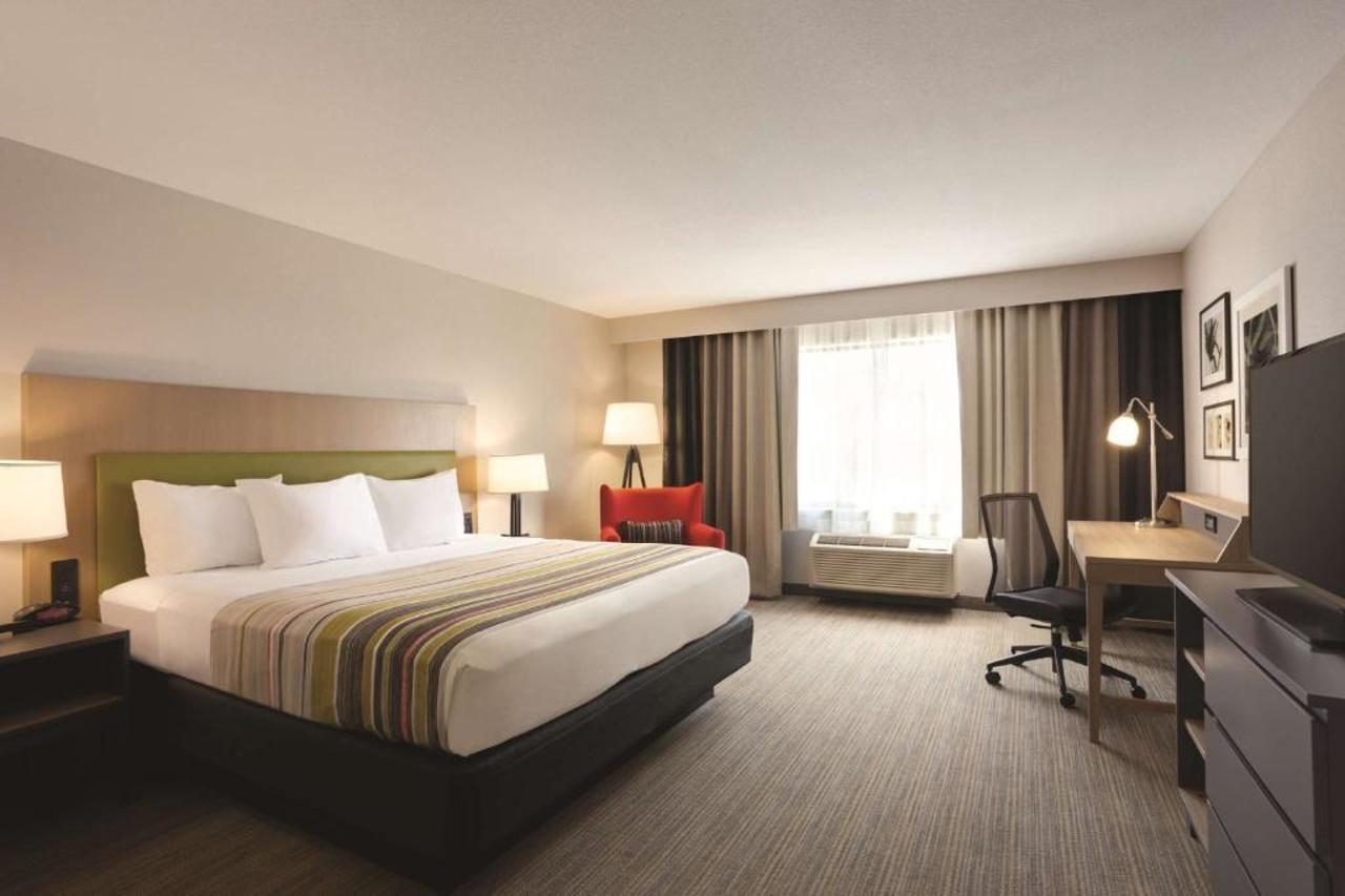 Country & By Radisson, Lawrence, Ks 3*
