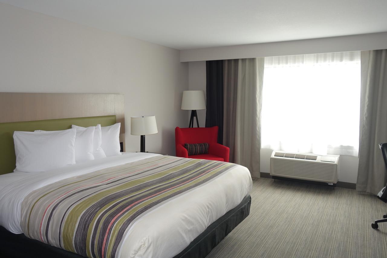 Country & By Radisson, Lawrence, Ks