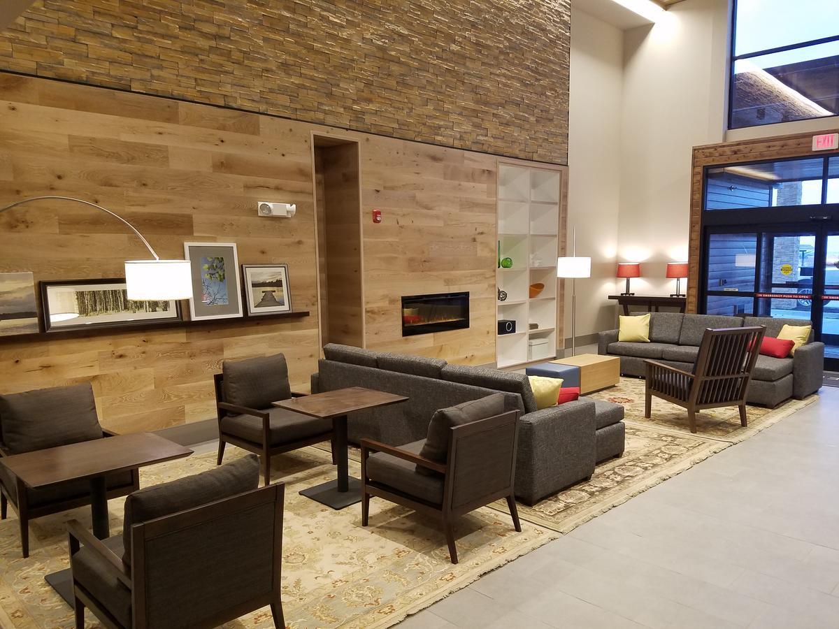 Country & By Radisson, Lawrence, Ks